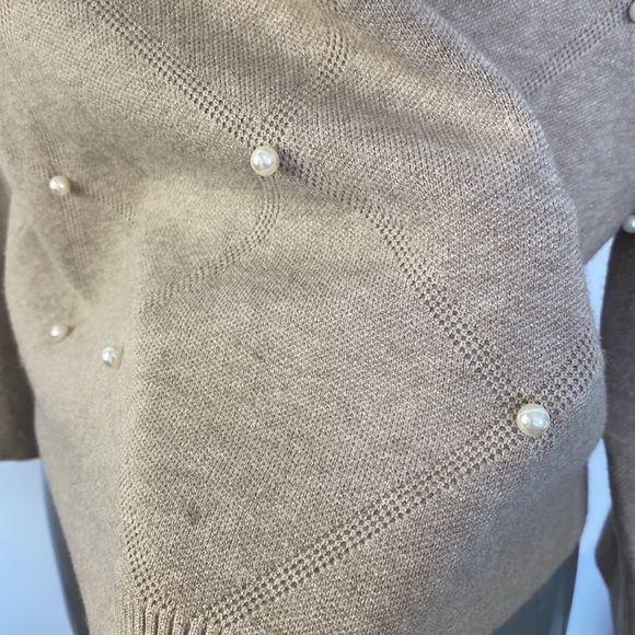 2/$25Elegant Chic formal boxy Beige light brown Sweater Pearl Accents sz medium - Picture 9 of 9